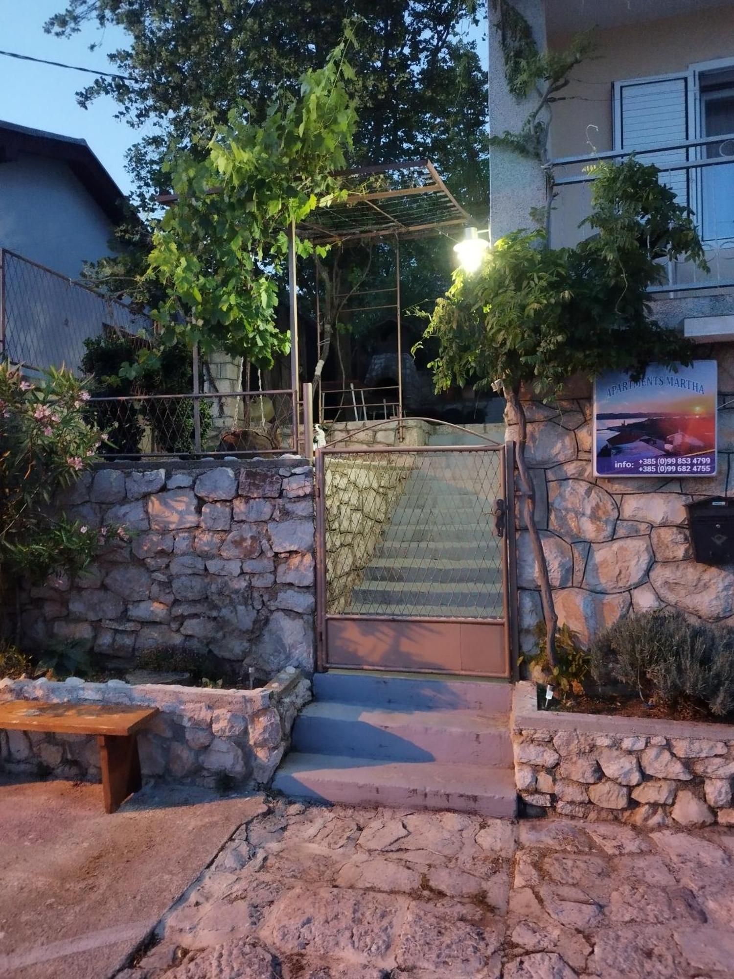Apartmans Martha Karlobag Exterior foto